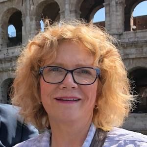 Meet your Posher, Claudia